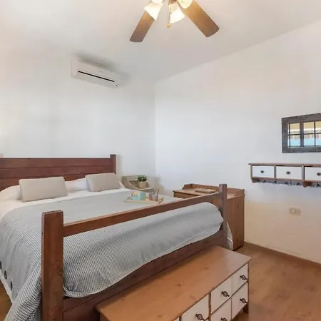 Casa Tenades אדחה