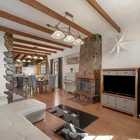 Casa Tenades אדחה