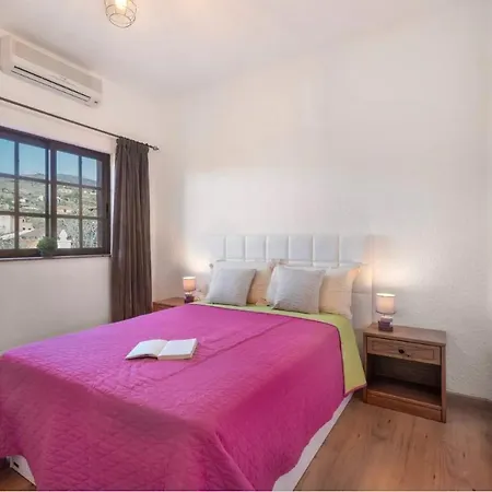 Casa Tenades Holiday home *