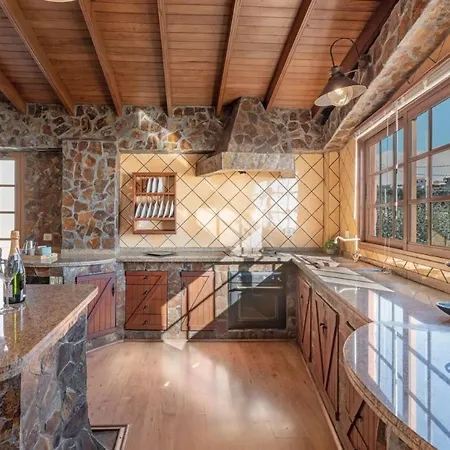 Casa Tenades Holiday home *