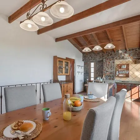 Casa Tenades